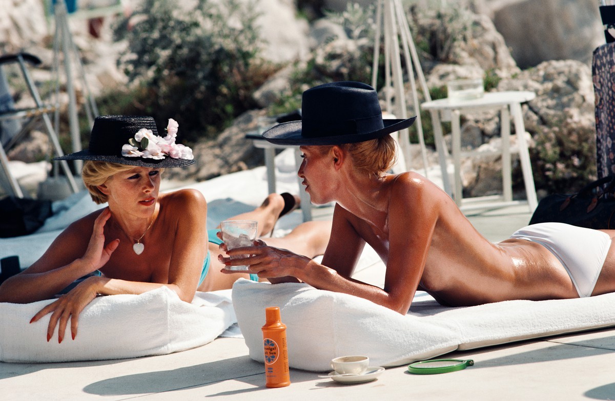 Slim Aarons, Sunbathing In Antibes - Limited Edition Estate Print Slim Aarons, Sunbathing In Antibes - Limited Edition Estate Print