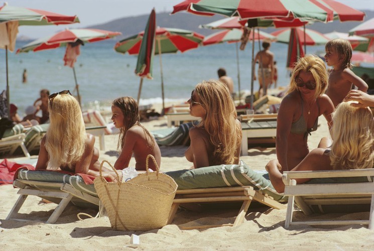 Slim Aarons, Saint-Tropez Beach Slim Aarons, Saint-Tropez Beach