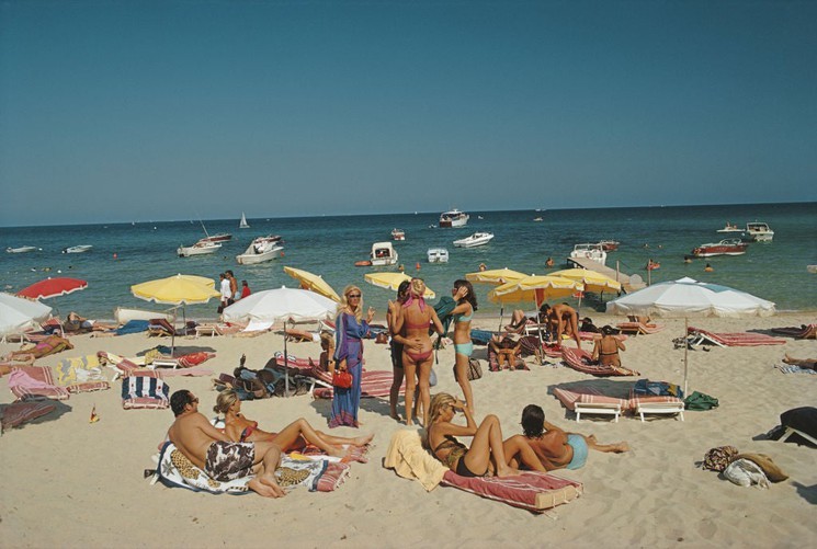 Slim Aarons, Saint-Tropez Beach Slim Aarons, Saint-Tropez Beach