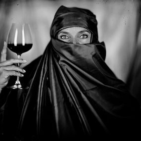 Photography, Vin - Femme voilée - Série : Carnotzet, Moz - David Vuillermoz