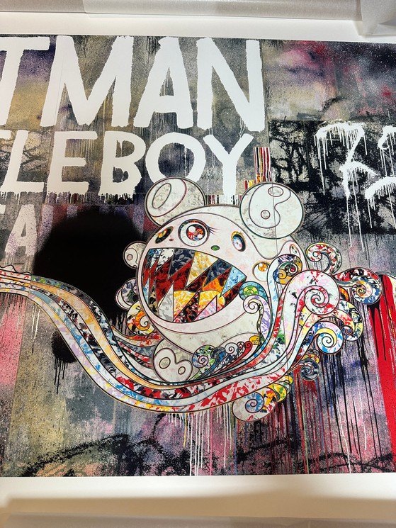 80年代 THE FATMAN WITH THE BLACK HAT クレヨン画 ▷ 727 Fatman Little Boy by Takashi Murakami, 2024 | Screen