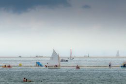Fotografien, Trois paddles et trois voiliers, Pierre Moreau