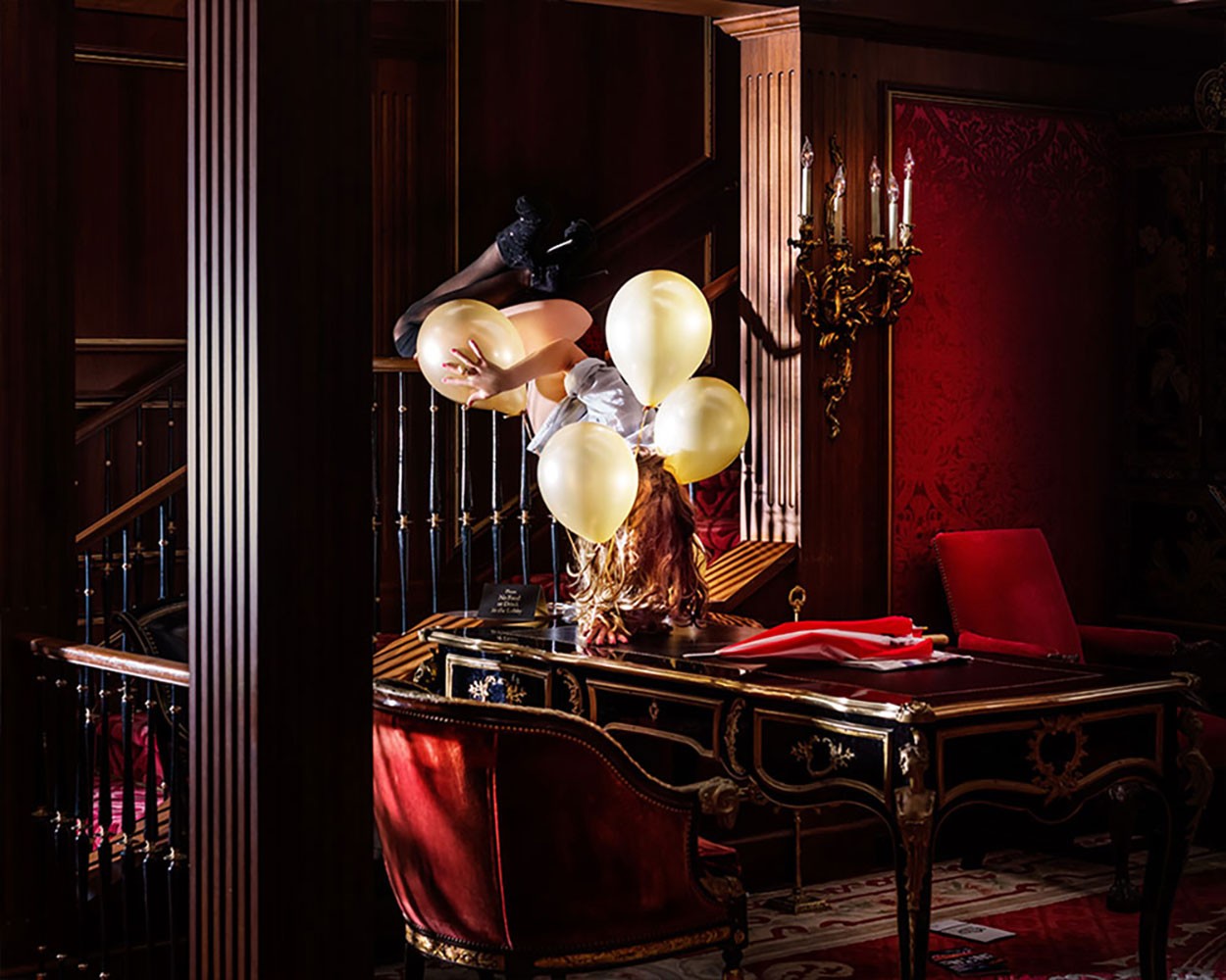 David Drebin, Falling over David Drebin, Falling over