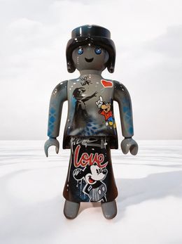 Sculpture, No War, Sophie So Moon