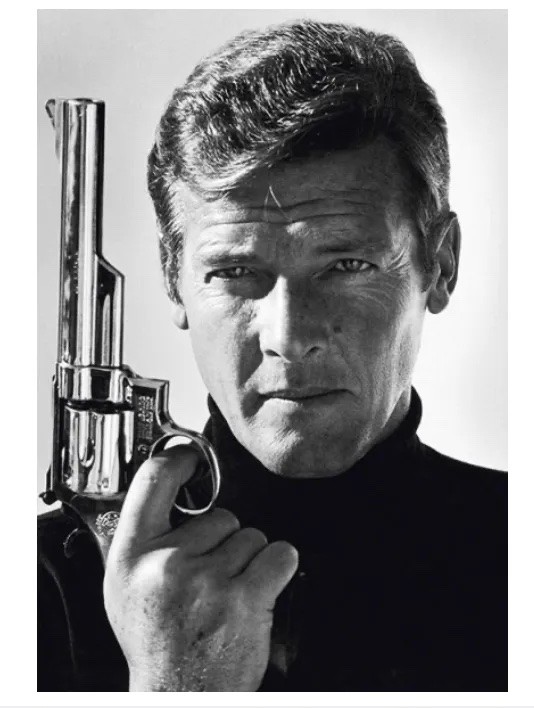 Terry O'Neill, Roger Moore (Co-signed edition) (S) Terry O'Neill, Roger Moore (Co-signed edition) (S)