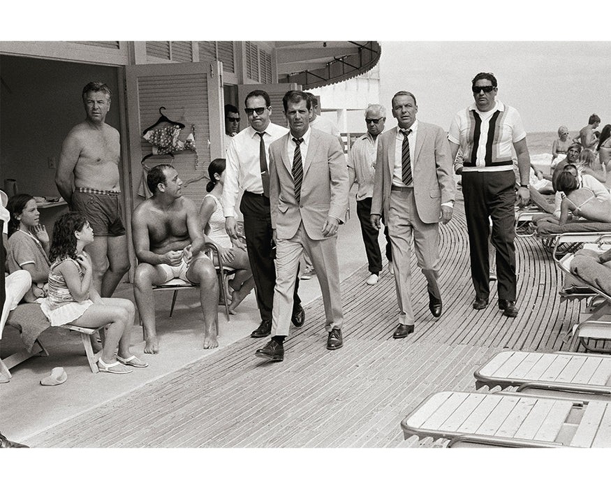 Terry O'Neill, Frank Sinatra on the Boardwalk (platinum print) (L) Terry O'Neill, Frank Sinatra on the Boardwalk (platinum print) (L)