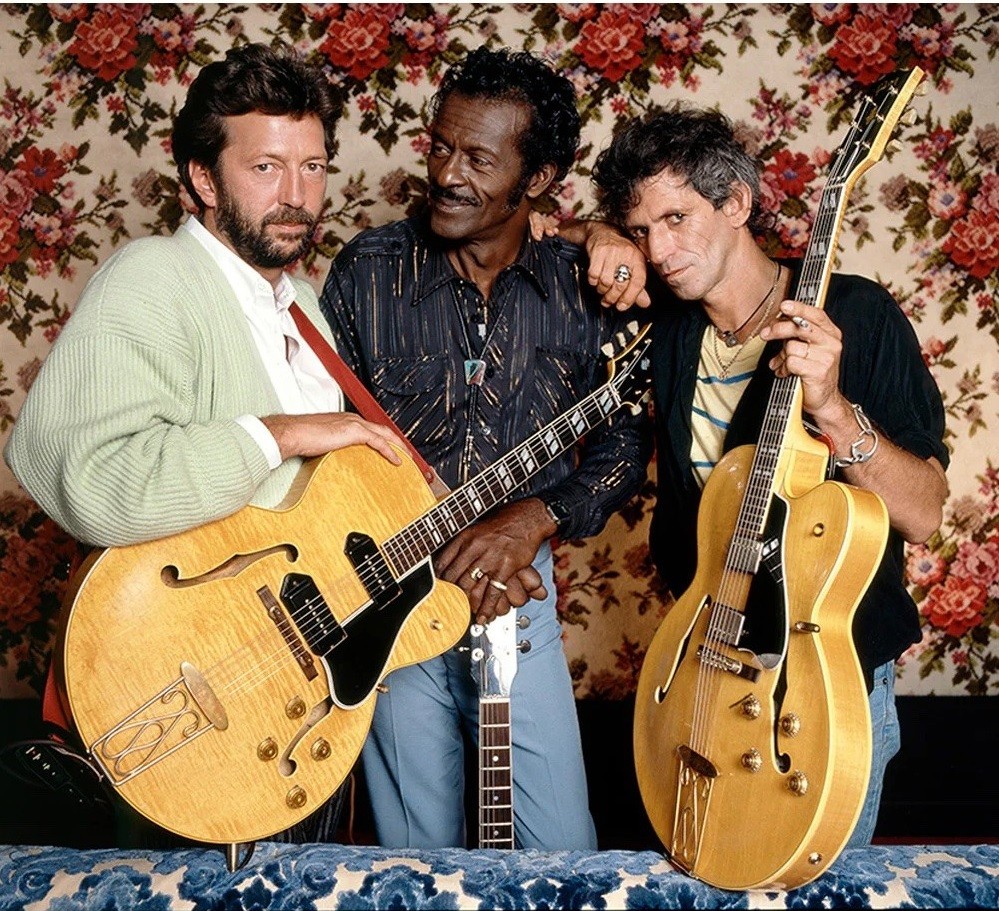 Terry O'Neill, Eric Clapton, Chuck Berry, and Keith Richards in LA (L) Terry O'Neill, Eric Clapton, Chuck Berry, and Keith Richards in LA (L)