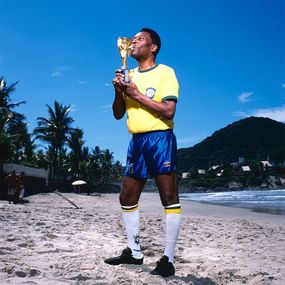 Photography, Pelé kissing the World Cup Trophy (L), Terry O'Neill
