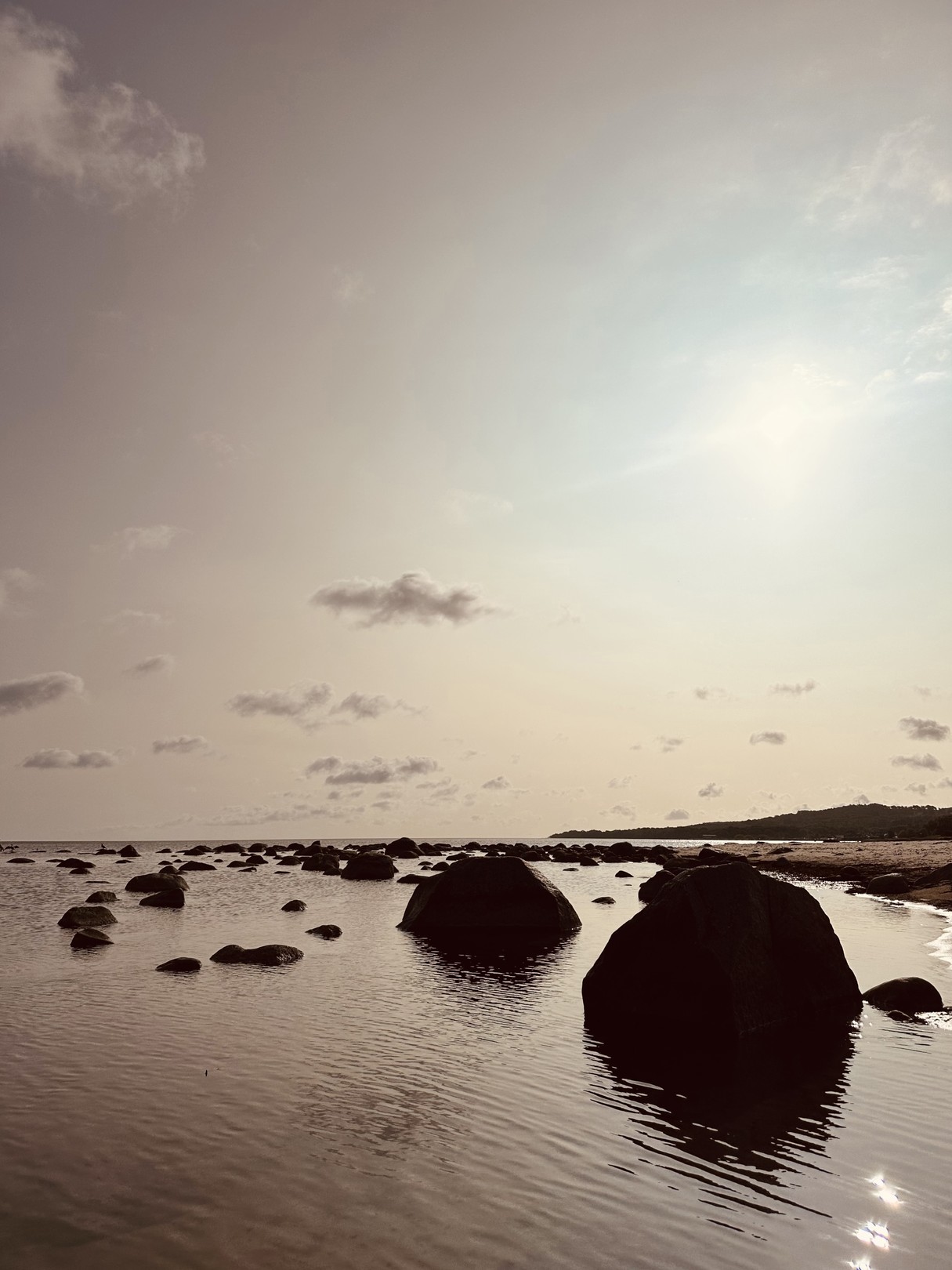 Mikaela Olovsson, Coastline stones in water Mikaela Olovsson, Coastline stones in water