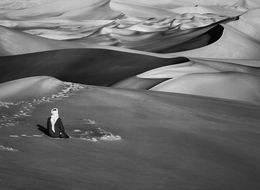 Photography, Prayer in the Sand Dunes, Algeria (L), Sebastião Salgado