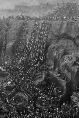 Fotografien, Gold Mine of Serra Pelada (L), Sebastião Salgado