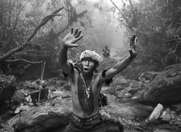 Fotografien, Shaman Ângelo Barcelos, Yanomami Indigenous Territory, State of Amazonas, Brazil (XL), Sebastião Salgado