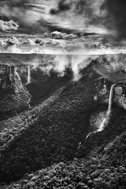 Fotografien, Aracá State Park, El Dorado Falls and Desabamento Falls, State of Amazonas, Brazil (XL), Sebastião Salgado