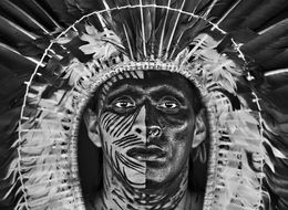 Photographie, Adão Yawanawá in a Headdress of Eagle Feathers, Village of Nova Esperança Rio Gregório Indigenous Territory, State of Acre, Brazil (S), Sebastião Salgado
