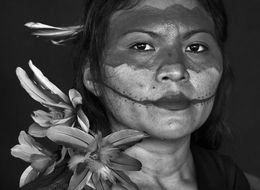 Fotografien, Eliane, from the Yawanawá tribe, Kampa do Rio Amônea Indigenous Territory, State of Acre, Brazil (M), Sebastião Salgado
