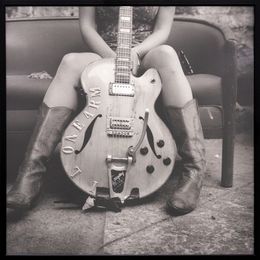 Photography, Gemma Ray’s guitar, Renaud Monfourny