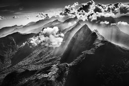 Fotografien, Marauiá mountain range. Yanomami Indigenous Territory, Municipality of São Gabriel da Cachoeira, State of Amazonas, Brazil (XL), Sebastião Salgado