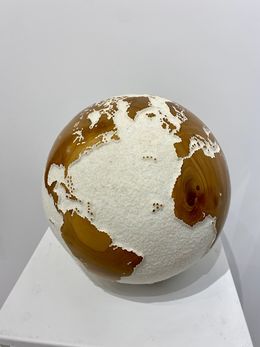 Sculpture, Globe White sand, Bruno Helgen