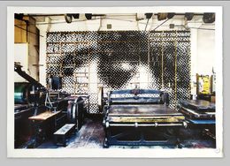 Print, Homme accoudé sur une table, JR