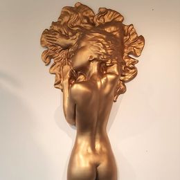 Skulpturen, Close 2 Me (Gold version), Marc De Corte