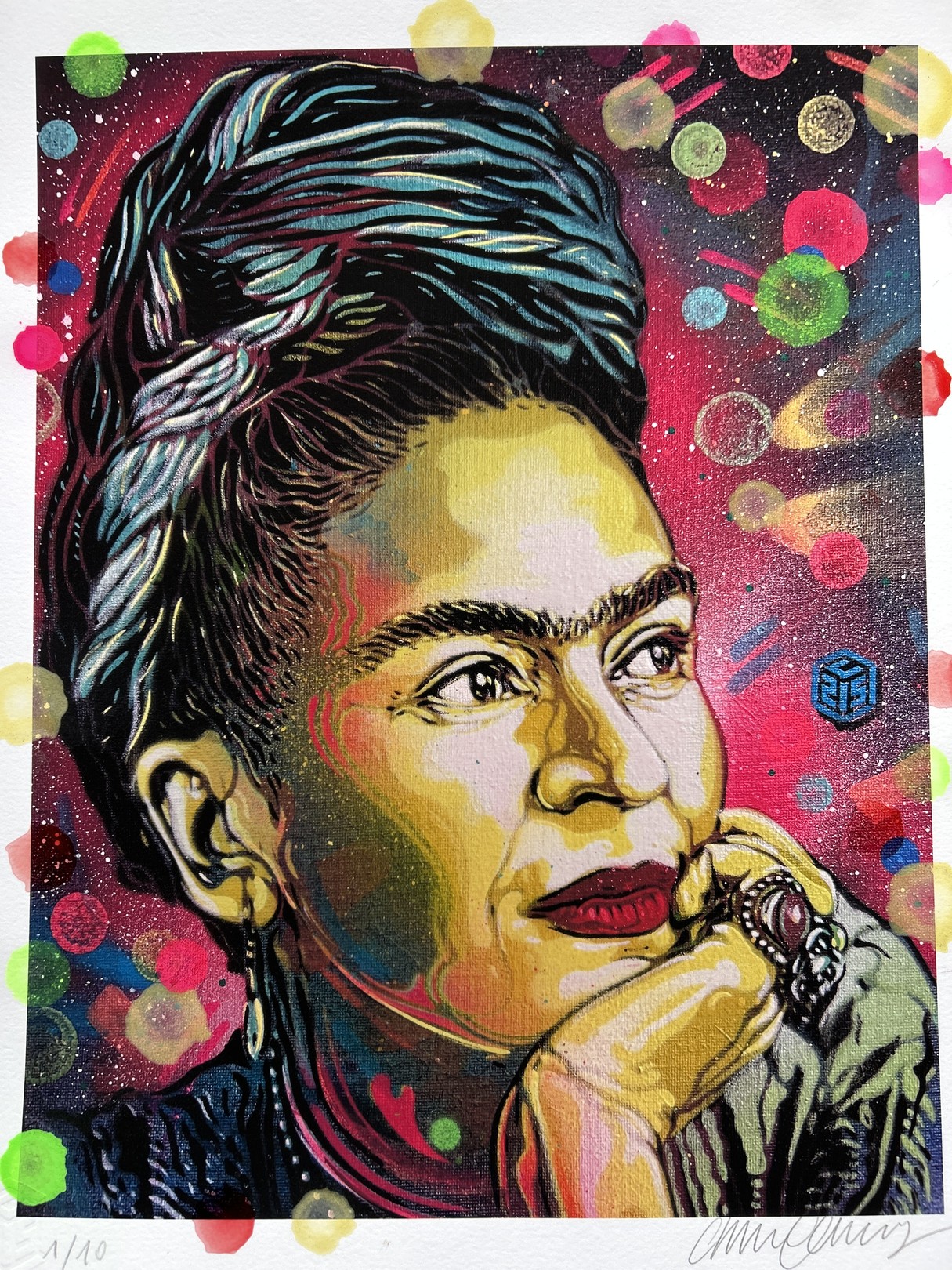 C215, Colors Frida (Réhaussé à la main) C215, Colors Frida (Réhaussé à la main)