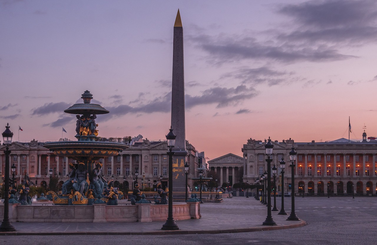 Théo Castillon, Réveil ensoleillé sur la Place de la Concorde Théo Castillon, Réveil ensoleillé sur la Place de la Concorde