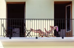 Fotografien, Woman on balcony, Nathalie Debroise