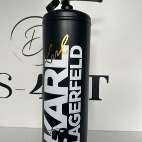 Skulpturen, Karl Lagerfeld fire extinguishe, DS-4RT