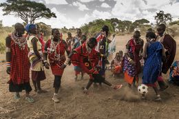 Fotografien, Masaï football, Parc national d'Amboseli, Kenya, Frédéric Noy