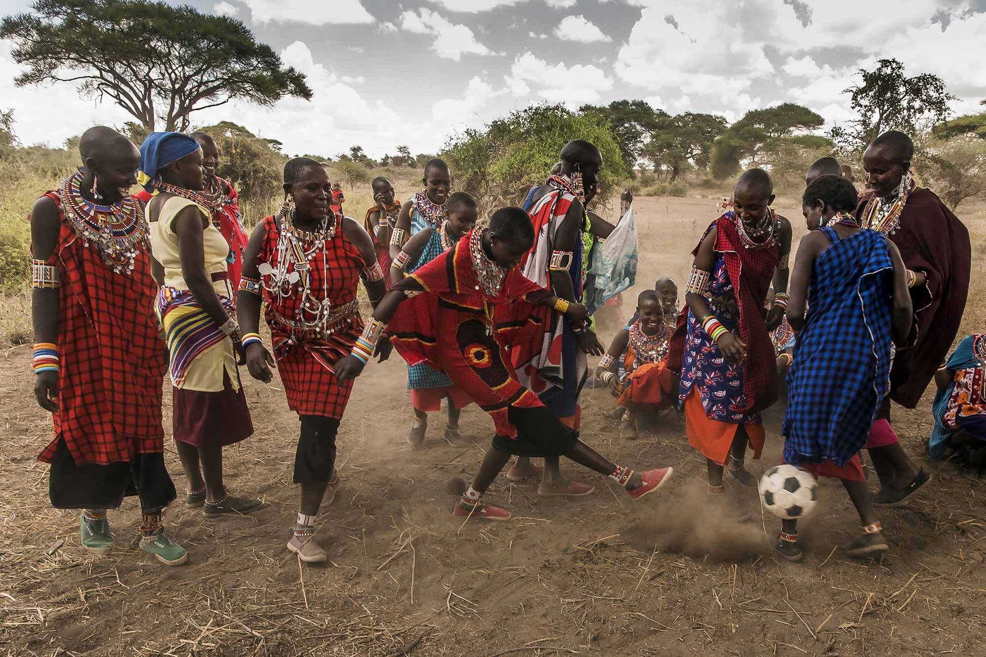 Frédéric Noy, Masaï football, Parc national d'Amboseli, Kenya Frédéric Noy, Masaï football, Parc national d'Amboseli, Kenya