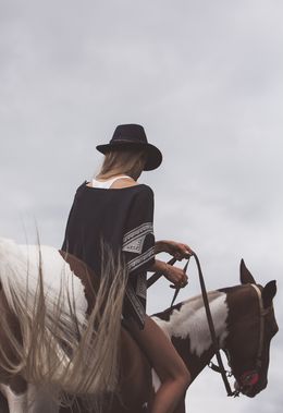 Fotografien, Bareback, Poncho, Amrita Bilimoria