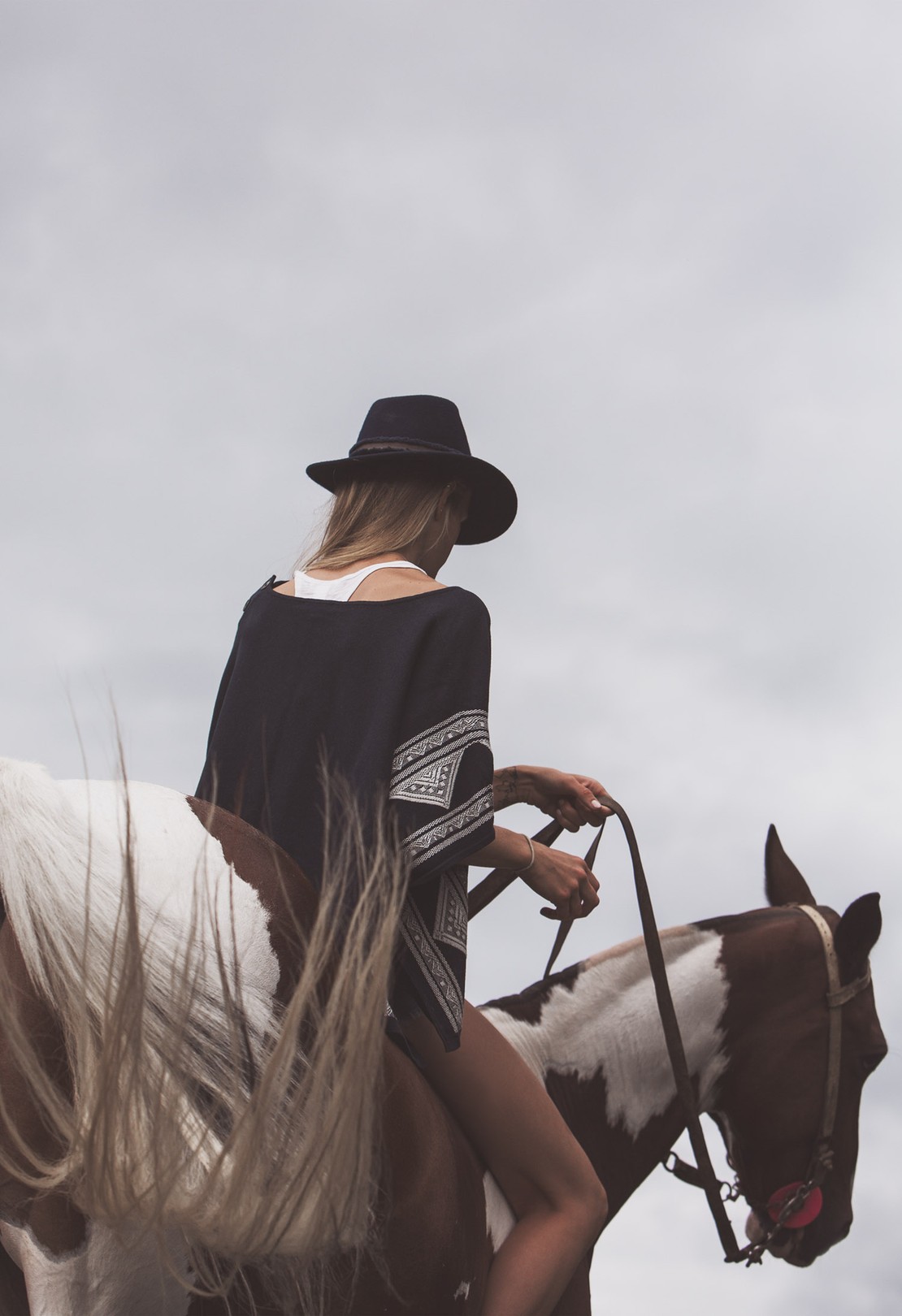 Amrita Bilimoria, Bareback, Poncho Amrita Bilimoria, Bareback, Poncho