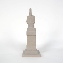 Skulpturen, L.o.v.e, Maurizio Cattelan