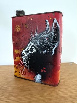 Sculpture, Chat sur bidon rouge, C215