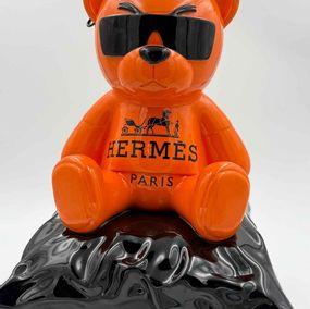 Sculpture, Ourson Hermès orange sur coussin noir, Naor