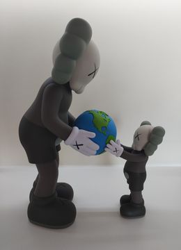 Design, The Promise - Brown, Kaws