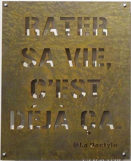 Édition, Rater sa vie, c'est déjà ça, La Dactylo