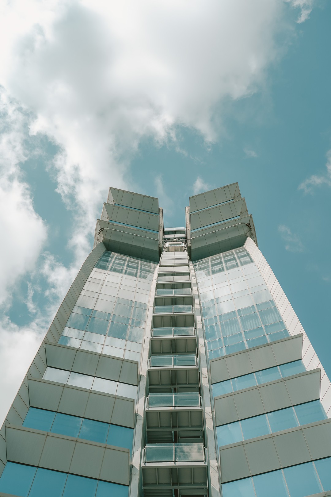 Arantza NT Photography, An urban reflection of the sky Arantza NT Photography, An urban reflection of the sky