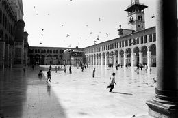 Photography, Damas, jeux d’enfants dans la Mosquée des Omeyyades, Michel Eisenlohr