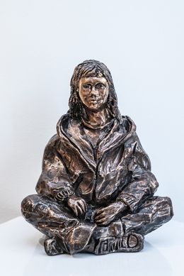 Escultura, Assise en tailleur, Carol On the roof