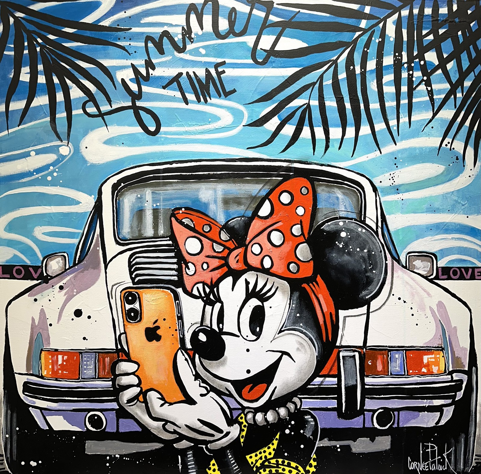 Patrick Cornée, Minnie Mouse fait un selfie devant sa Porsche Patrick Cornée, Minnie Mouse fait un selfie devant sa Porsche