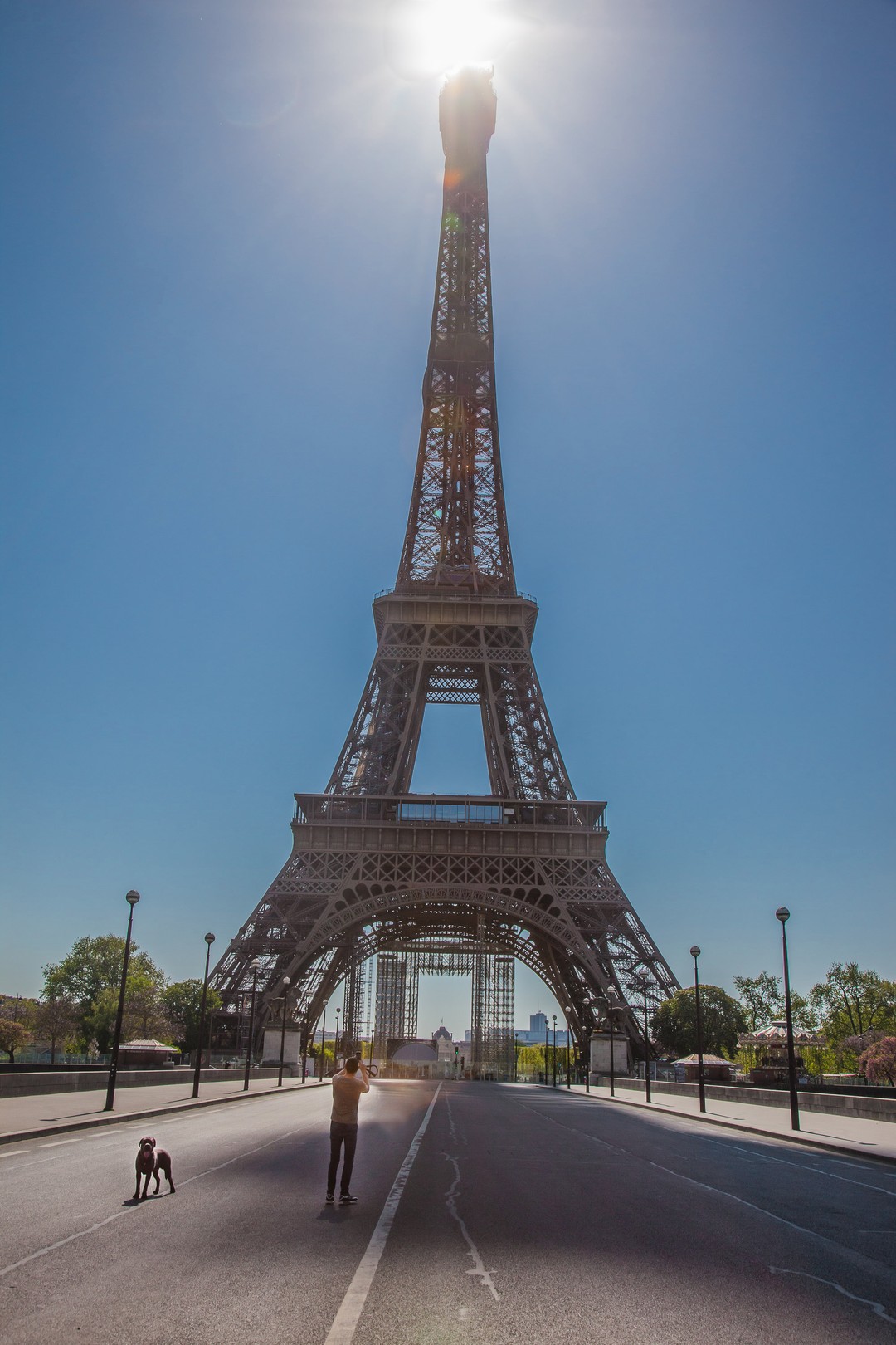 Jean François Humbert, Tour Eiffel confinée Jean François Humbert, Tour Eiffel confinée