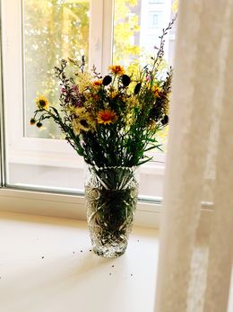 Photographie, Crystal vase with summer wildflowers, Natalya Mougenot