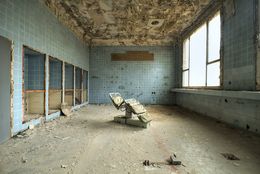 Photography, La chaise du silence – Dernier patient, Lauric Gourbal