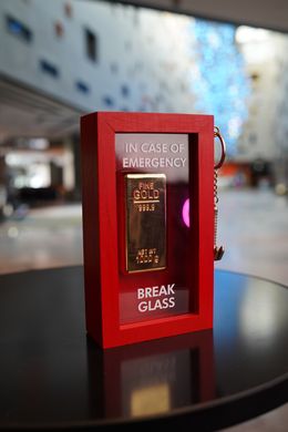 Sculpture, In case of emergency, gold, Sashiry Art