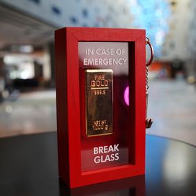Sculpture, In case of emergency, gold, Sashiry Art