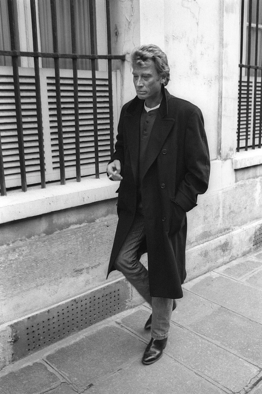 Francis Apesteguy, Johnny Hallyday. Seul dans la rue à Paris, le 2 Mars 1987 Francis Apesteguy, Johnny Hallyday. Seul dans la rue à Paris, le 2 Mars 1987