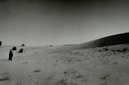 Photographie, Femme dans le désert, Emmanuelle Barbaras