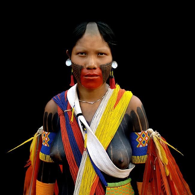 Antonio Briceño, Arara IV - Guacamaya. Cultura Kayapó, Brasil Antonio Briceño, Arara IV - Guacamaya. Cultura Kayapó, Brasil
