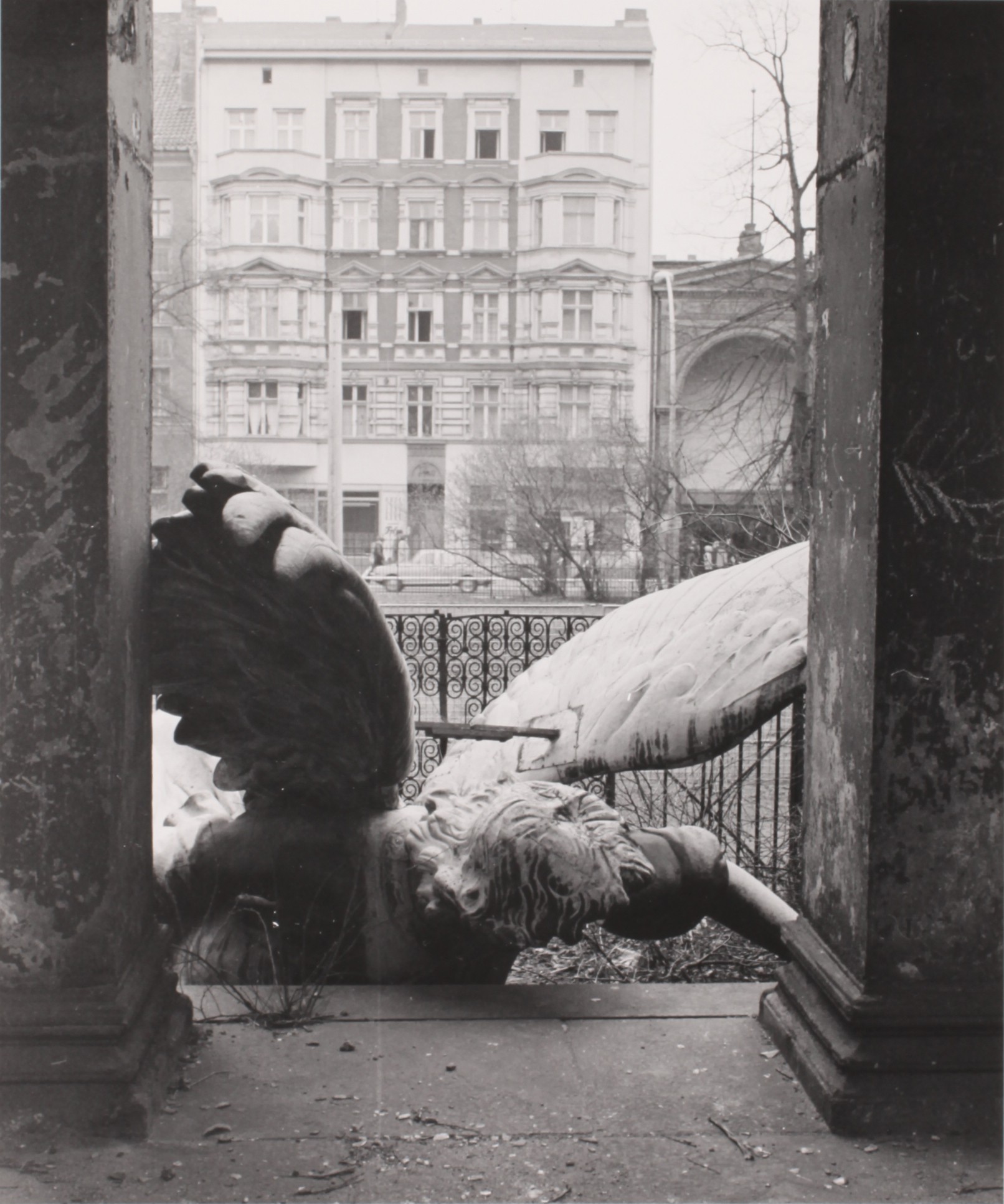 Manfred Paul, Série : Berlin nord-est / arrière-cours: L'ange déchu - Église Élisabeth Manfred Paul, Série : Berlin nord-est / arrière-cours: L'ange déchu - Église Élisabeth